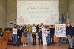 Vigevano, l'atmosfera olimpica "entra" nei negozi del centro storico