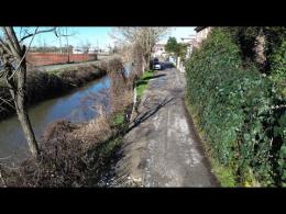 Il sindaco di Vigevano chiude un tratto di strada per lo smottamento sul vicino canale 