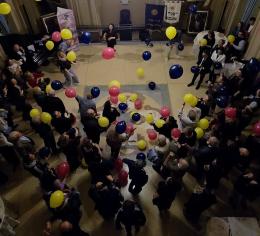 L'aperitivo con la Lingua dei segni: appuntamento gioved&igrave; al teatro Cagnoni