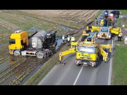 Camion cisterna esce di strada e si ribalta tra Cilavegna e Gravellona