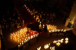 Concerto a lume di candela in tre repliche