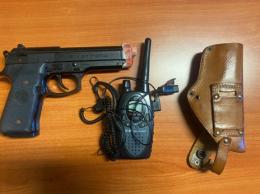 Festa di carnevale per giovanissimi, spunta la pistola contraffatta
