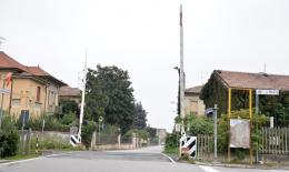 Garlasco, code ai passaggi a livello: &laquo;Installate i pannelli&raquo;