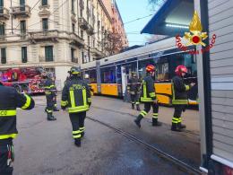 Tram deraglia a Milano: due morti e 49 feriti. Una vittima di Vigevano