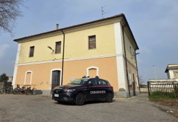 Viaggia senza biglietto e non vuole scendere: multato e denunciato