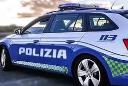 Perde il controllo dello scooter e si schianta contro un cancello: in ospedale una ragazza di 14 anni