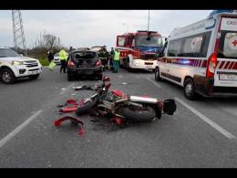 Grave scontro sulla circonvallazione di Cassolnovo tra una moto e un&rsquo;auto