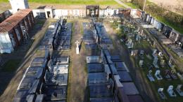 Ancora furti e vandalismi al cimitero della frazione Sforzesca, parenti esasperati: &laquo;Bisogna fare qualcosa&raquo;