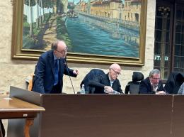 Il Comune parte civile? Per l'avvocato-consigliere costa troppo