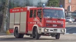 Giornata difficile per il forte vento. In Lomellina bruciano sterpaglie e si piegano pali a bordo strada