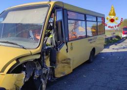 Incidente tra scuolabus e auto a Trivolzio