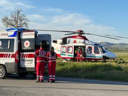 Cade dal trattore e perde conoscenza. Soccorso anziano di 81 anni