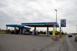 Tagliano la colonnina ma suona l'allarme. I ladri fuggono a mani vuote