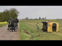 Cassolnovo: scuolabus si ribalta in un campo. Soccorsi i ragazzi a bordo