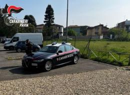 A torso nudo minacciava il suicidio. I carabinieri hanno sventato il gesto