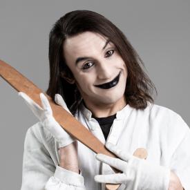 &ldquo;Lunanzio e il drago&rdquo;: l&rsquo;irresistibile follia di Loris Fabiani approda al Cagnoni