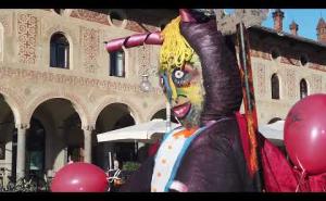 Vigevano, torna il tradizionale rogo del Diavolo: il video della sfilata