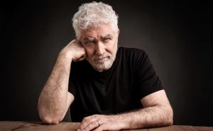 Gioele Dix omaggia Giorgio Gaber: un viaggio tra inediti e memorie al Fraschini di Pavia