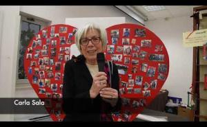 Lavoretti fatti a mano, biscottini e solidarietà