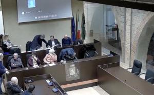 Una crepa in maggioranza sull'azienda consortile