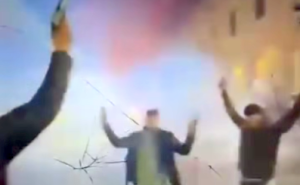 Vigevano, spari in piazza Ducale a Capodanno: denunciati due minorenni, indagini in corso sul gruppo