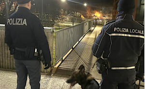 Controlli in centro a Pavia anche con le unit&agrave; cinofile: sequestrata droga, un giovane denunciato