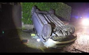 Vigevano: perde il controllo dell&rsquo;utilitaria e si ribalta contro il cancello di una casa