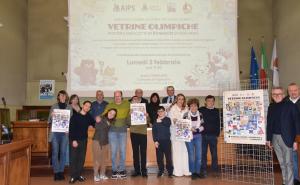 Vigevano, l'atmosfera olimpica entra nei negozi del centro storico