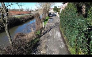 Il sindaco di Vigevano chiude un tratto di strada per lo smottamento sul vicino canale 
