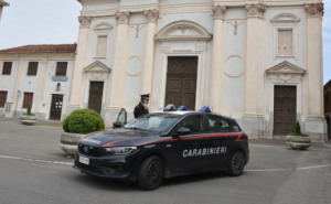 Cilavegna, taglia i pneumatici delle auto: denunciato un 35enne gi&agrave; noto alle forze dell'ordine