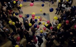 L'aperitivo con la Lingua dei segni: appuntamento gioved&igrave; al teatro Cagnoni