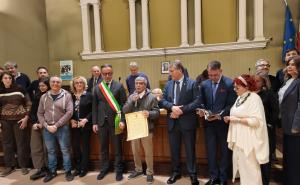 Il fotografo Jos&egrave; Lattari premiato dal Comune di Vigevano