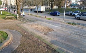 Rimosso il chiosco dell'edicola chiusa da settembre in viale Sforza