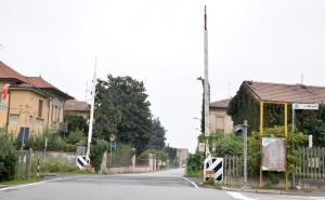 Garlasco, code ai passaggi a livello: &laquo;Installate i pannelli&raquo;