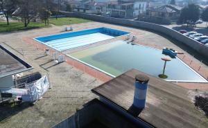 Piscina di Gambol&ograve;, nuovo accesso agli atti. La minoranza si interroga su quasi 18mila euro di rimborsi per opere e perdite d&rsquo;acqua