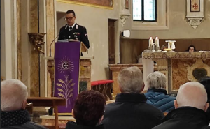 Vigevano, consigli pratici contro le truffe: i carabinieri incontrano gli anziani in chiesa
