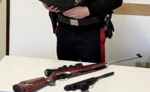 Mortara, minaccia il vicino di casa con la pistola e fa partire un colpo