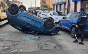 Vigevano, utilitaria si ribalta in corso Milano