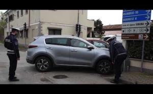 Cilavegna, schianto tra utilitaria e suv all'incrocio: due feriti