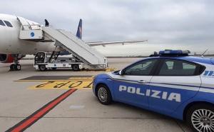 Stalkerizzava una giovane di Robbio ed era a rischio radicalizzazione: tunisino rimpatriato