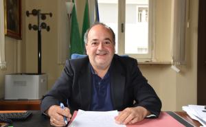 Gambol&ograve;, arriva l&rsquo;ordinanza anti-bivacchi: sanzioni da 100 euro a chi verr&agrave; sorpreso a consumare cibo e bevande in centro