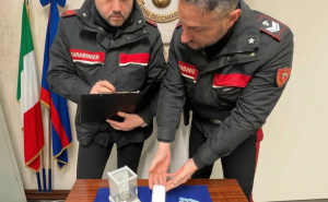 Controlli straordinari dei carabinieri nel fine settimana, due uomini denunciati per spaccio: in auto avevano hashish, marijuana e cocaina