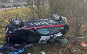 Durante un inseguimento avevano lanciato un piccone contro la gazzella dei carabinieri facendola uscire di strada