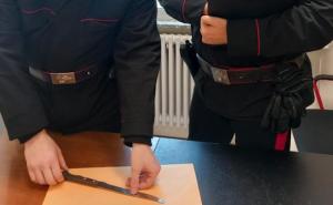 Scende dal treno di notte con un coltello di 31 centimetri. Denunciato dai carabinieri