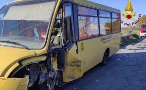 Incidente tra scuolabus e auto a Trivolzio
