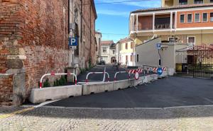 Mortara, calcinacci dal palazzo Lateranense. Chiusa via Troncone