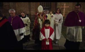 Pasqua: la processione a Vigevano con la statua del Cristo morto
