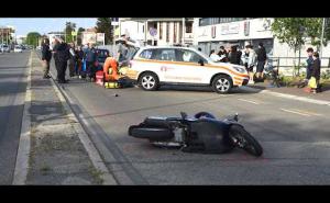 Gravissima la 31enne rimasta coinvolta in un incidente in corso Brodolini