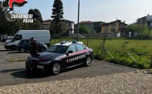A torso nudo nel parcheggio minacciava il suicidio. I carabinieri hanno sventato il gesto
