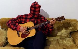 Il cantautore che non canta